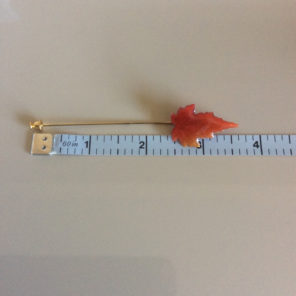 Maple leaf pin. - Picture 3 of 3